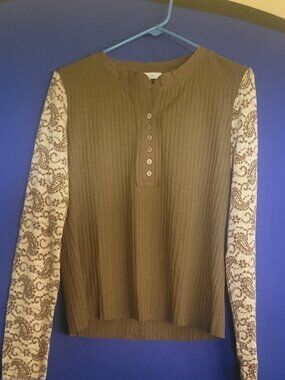 Olive lace sleeve knit top